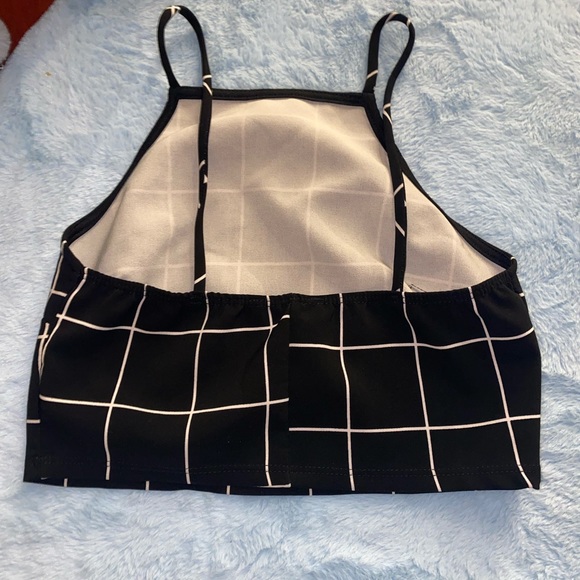 Black and white cropped top - Picture 4 of 4